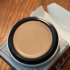 Golden Honey camouflage concealer